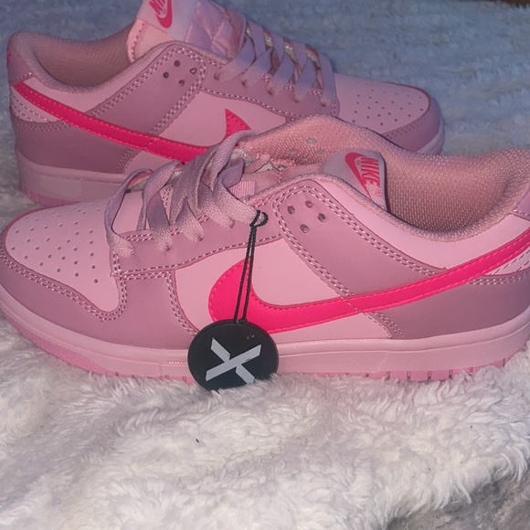 Triple Pink Low Nike Shoe - Picture 5 of 5